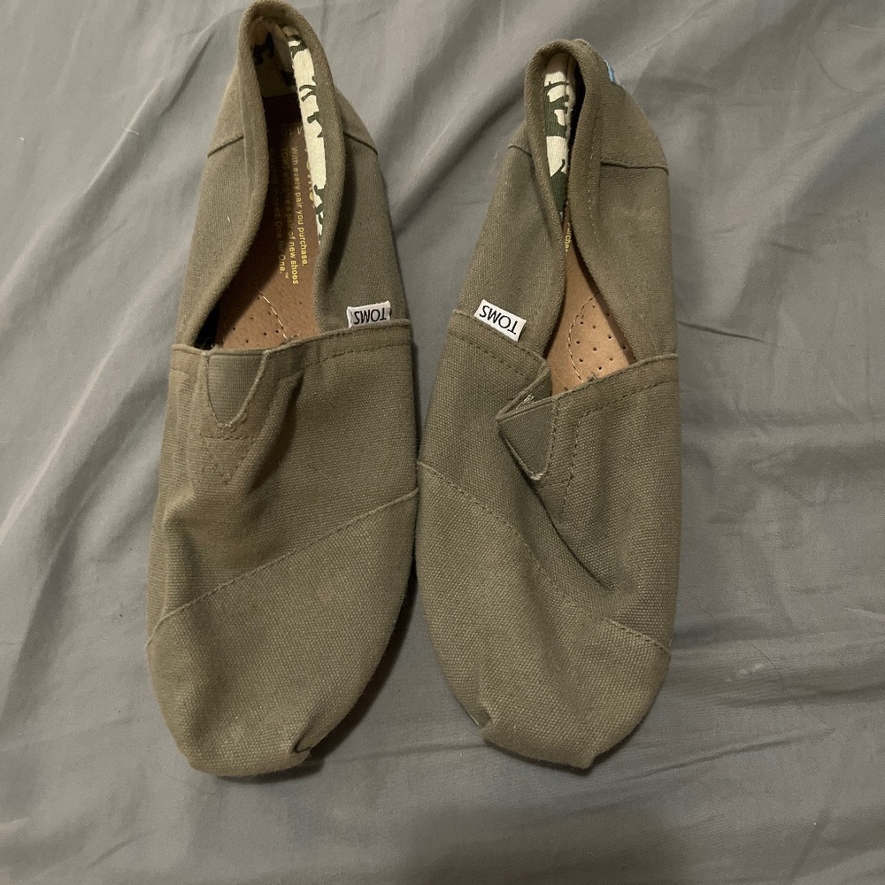Toms